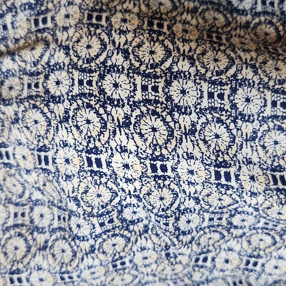Anne Carson Blue & White Geometric Top - Picture 5 of 12